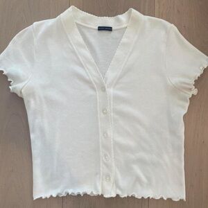 white button brandy melville t shirt with lettuce hem